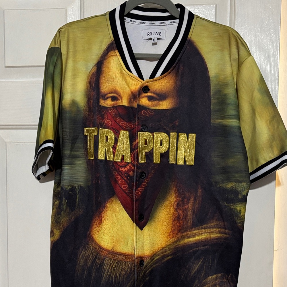 RS1NE button down with Mona Lisa Design